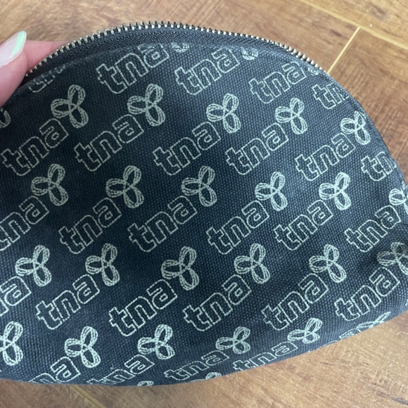 TNA small makeup bag - Picture 3 of 3